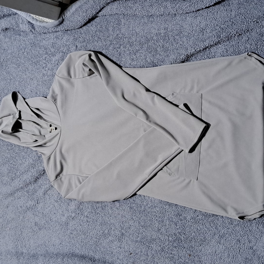 Jrs L Althelic Dress hooded, front sweatshirt like pocket in front Lightweight